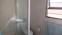 Main Bathroom - 6 square meters of property in Chancliff Ridge