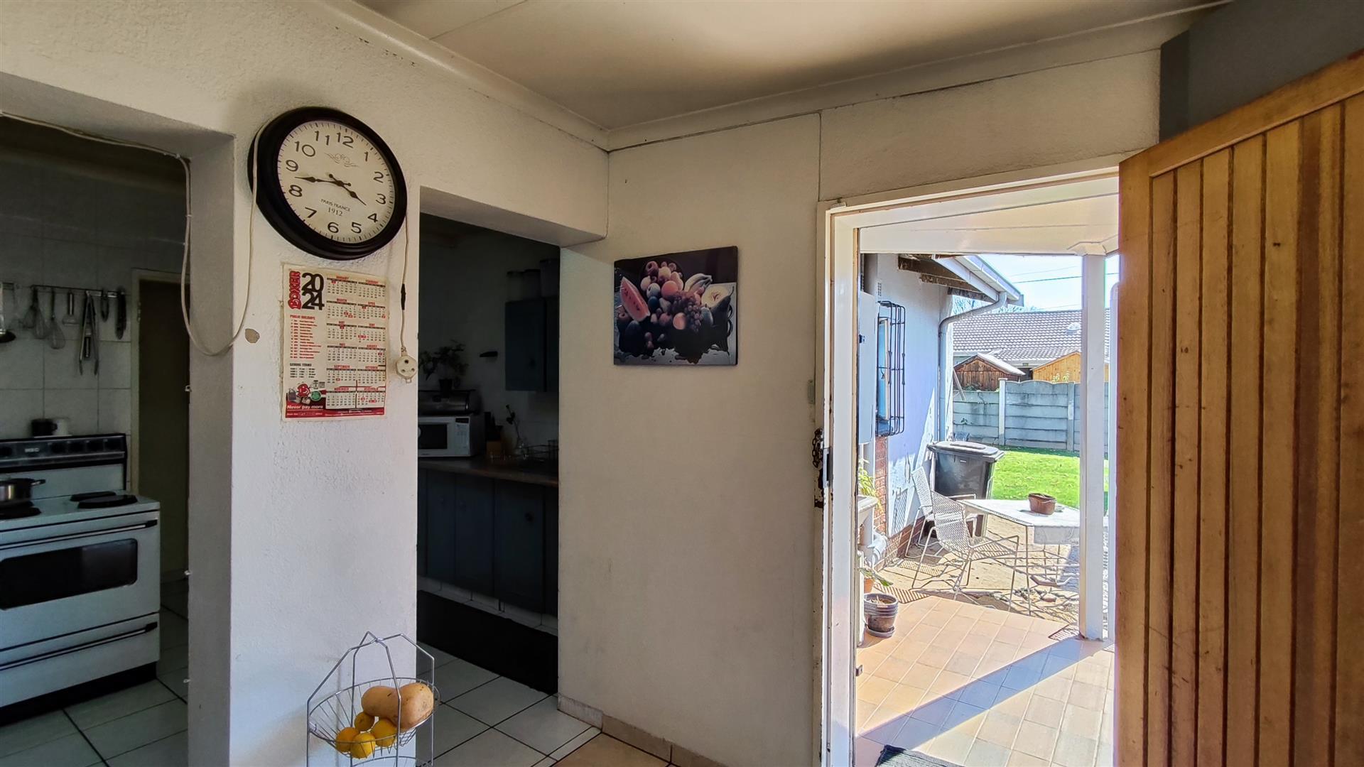 Spaces - 29 square meters of property in Van Dykpark