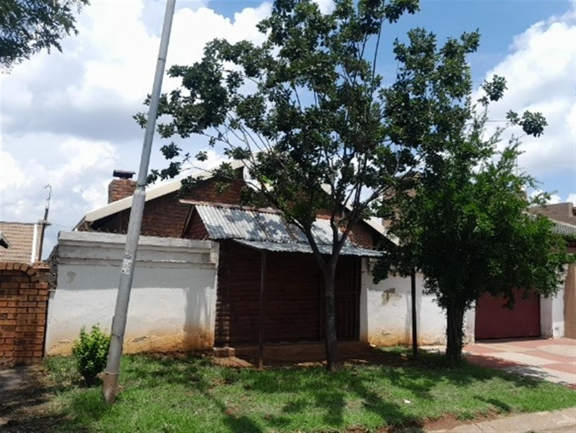 Front View of property in Protea North