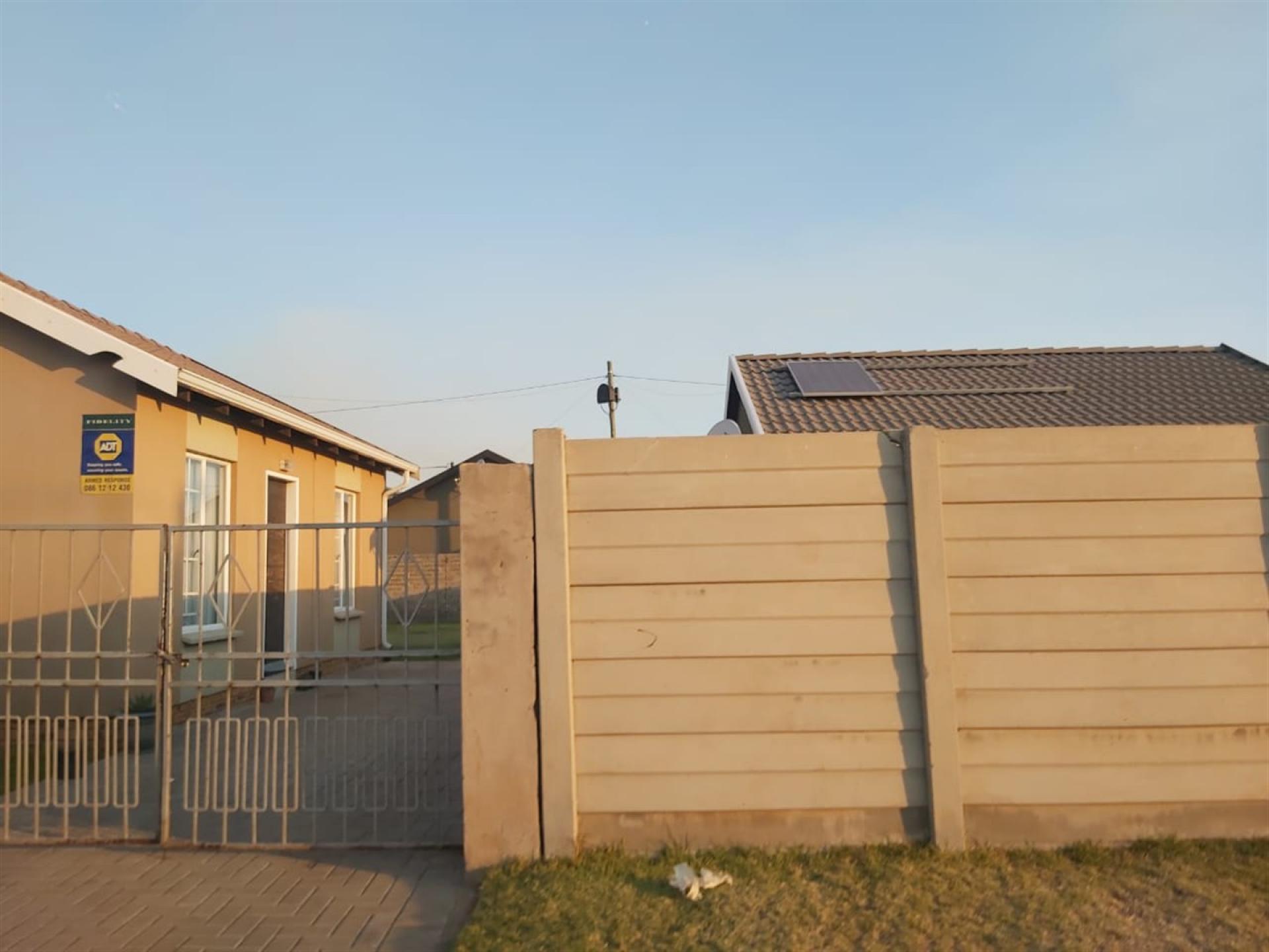 Front View of property in Savanna City
