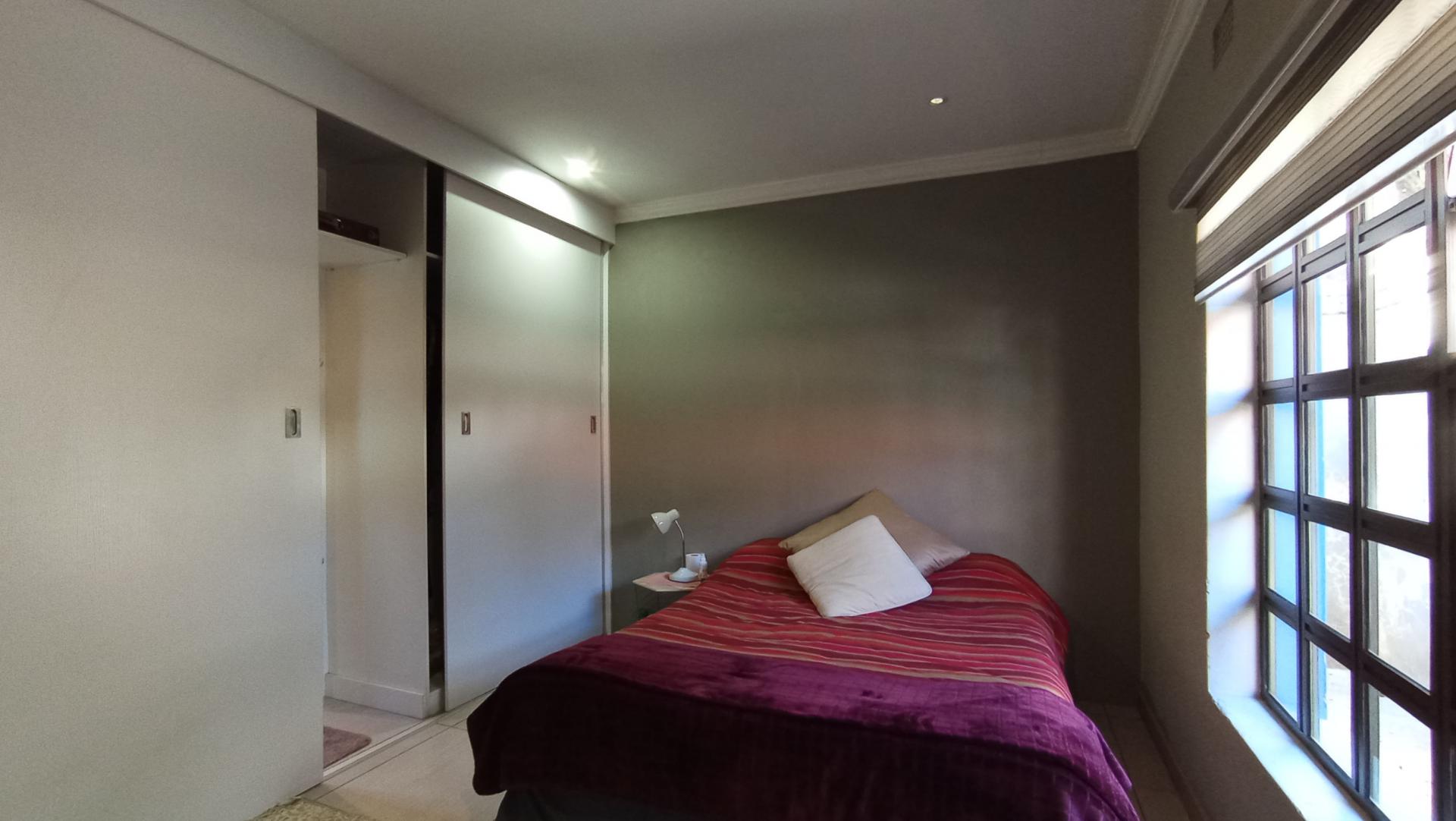 Bed Room 2 - 23 square meters of property in Quellerina