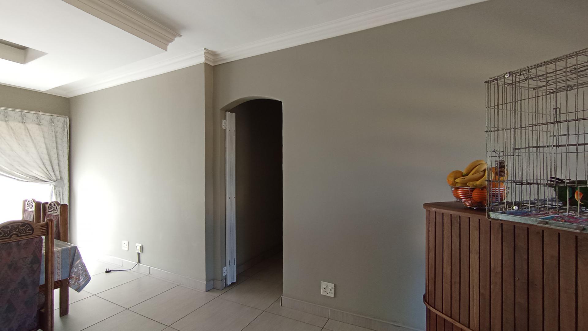 Spaces - 28 square meters of property in Quellerina