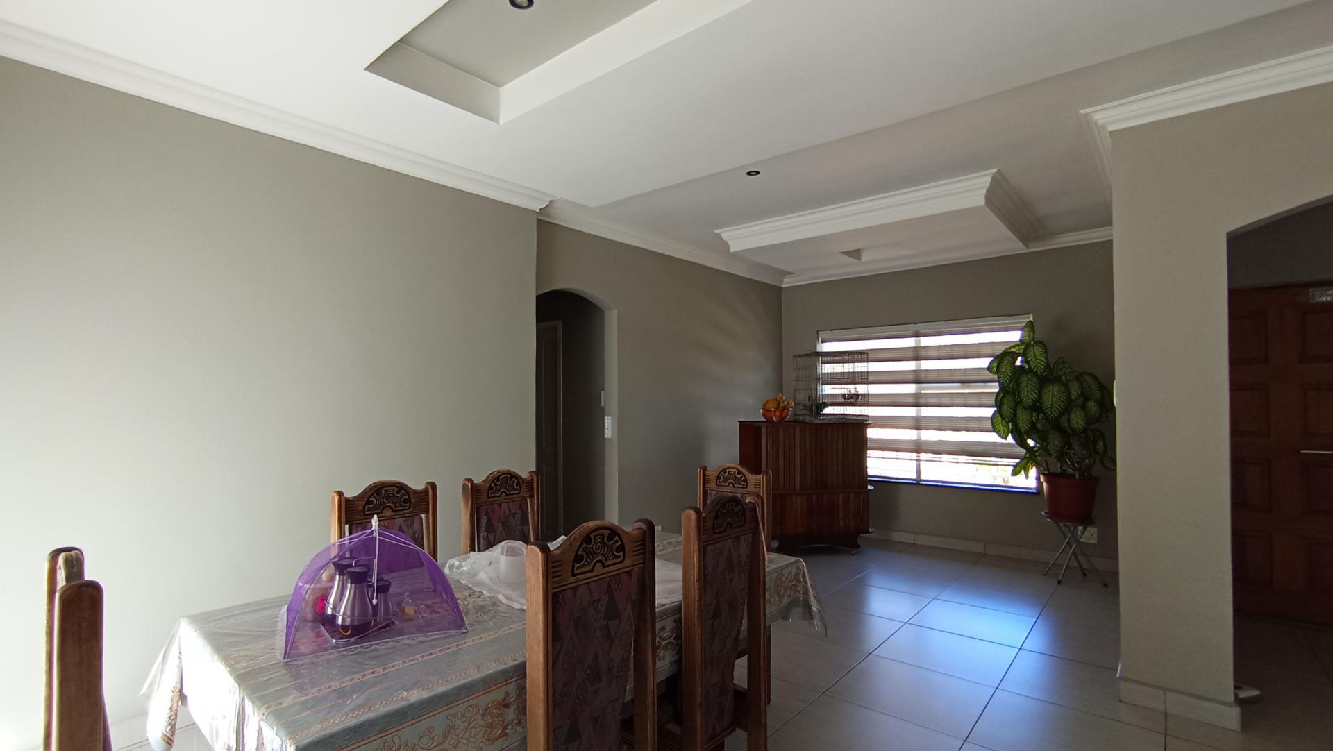 Dining Room - 12 square meters of property in Quellerina
