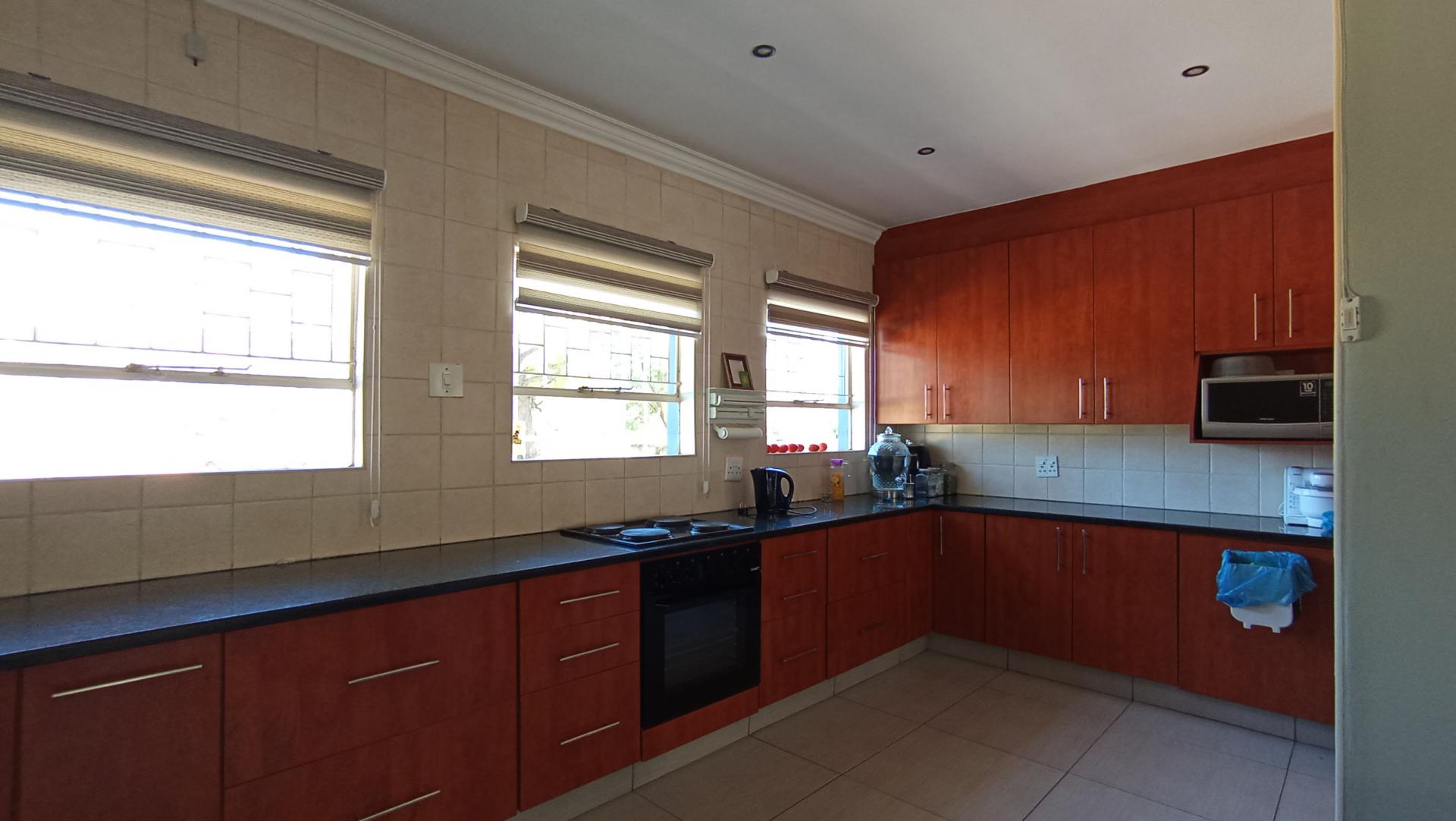 Kitchen - 33 square meters of property in Quellerina