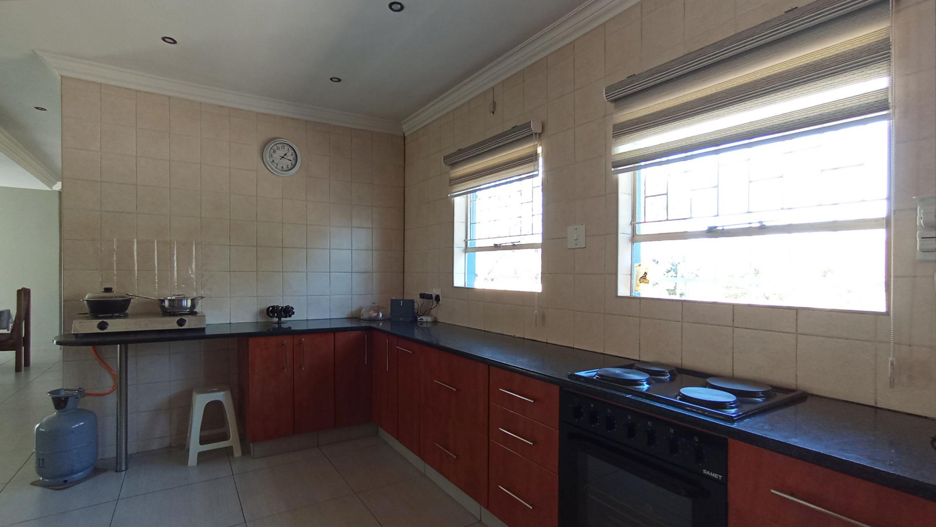 Kitchen - 33 square meters of property in Quellerina