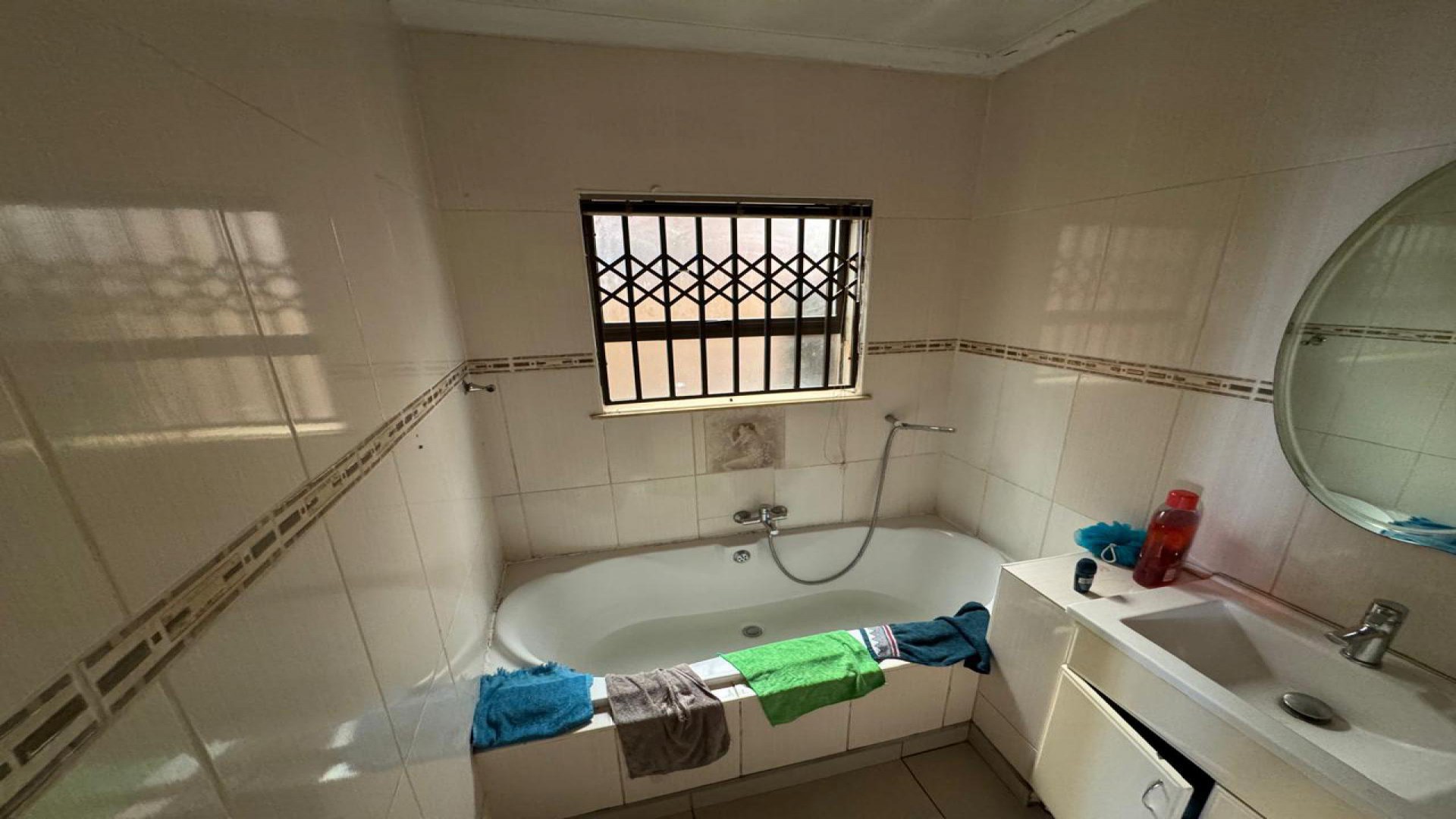 Bathroom 1 of property in Protea North