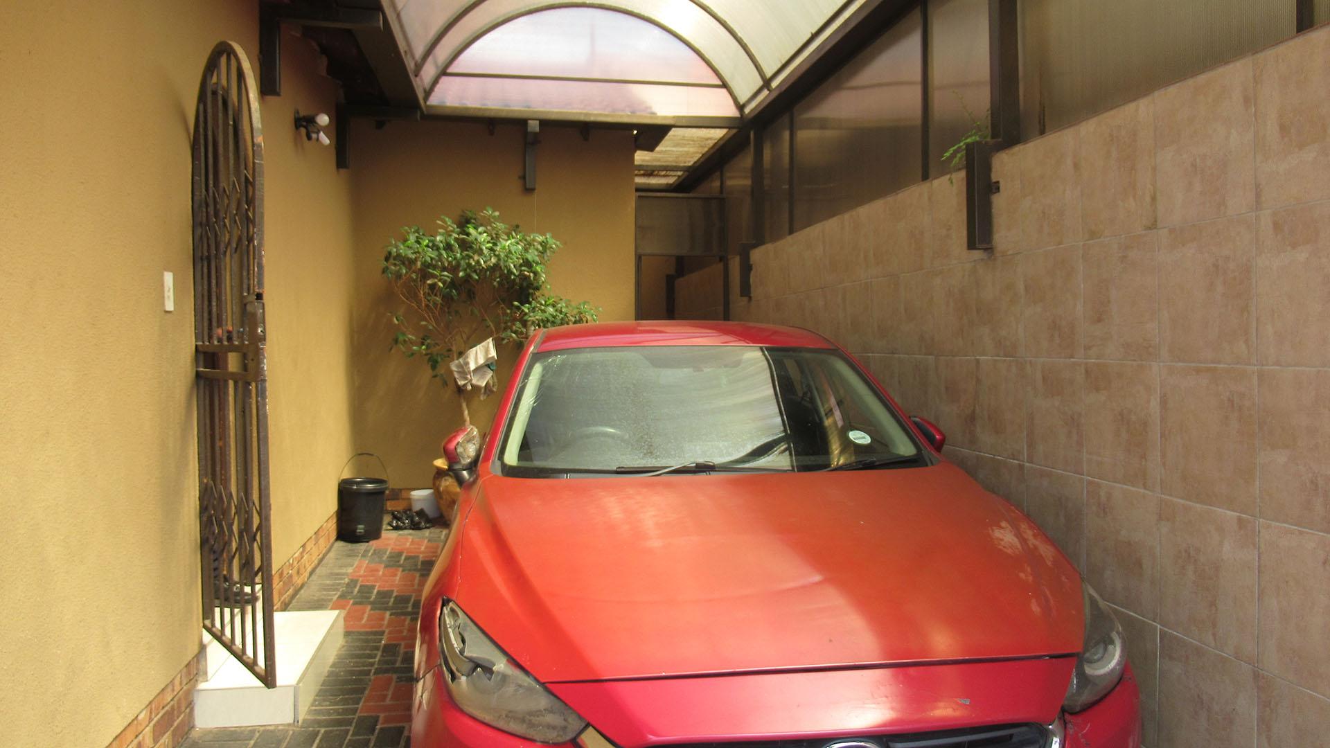 Carport  - 22 square meters of property in Protea North