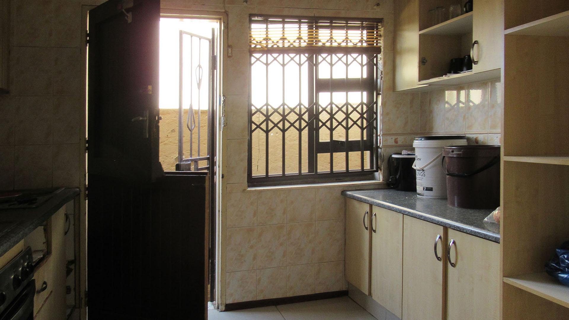 Kitchen - 9 square meters of property in Protea North