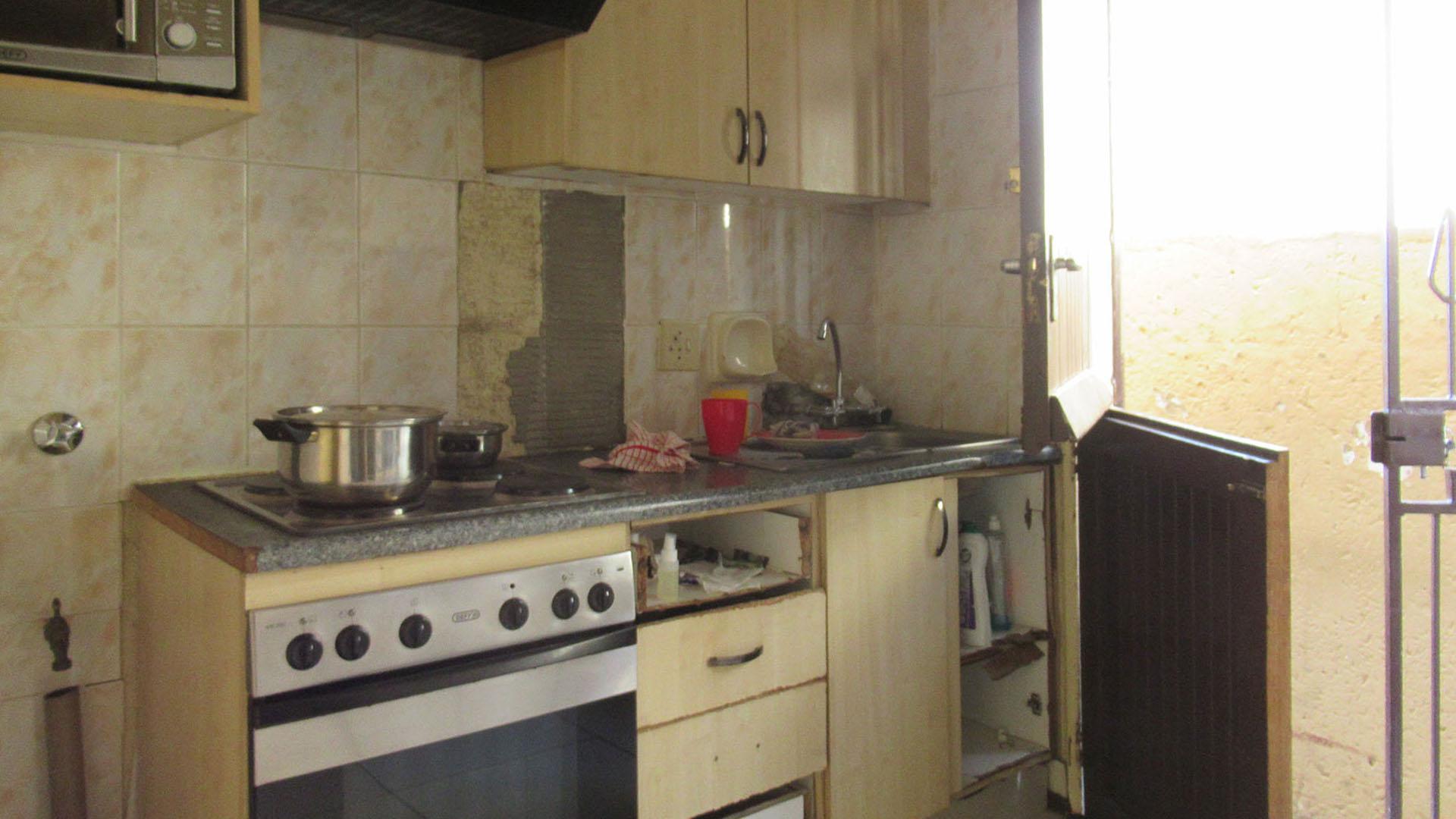 Kitchen - 9 square meters of property in Protea North