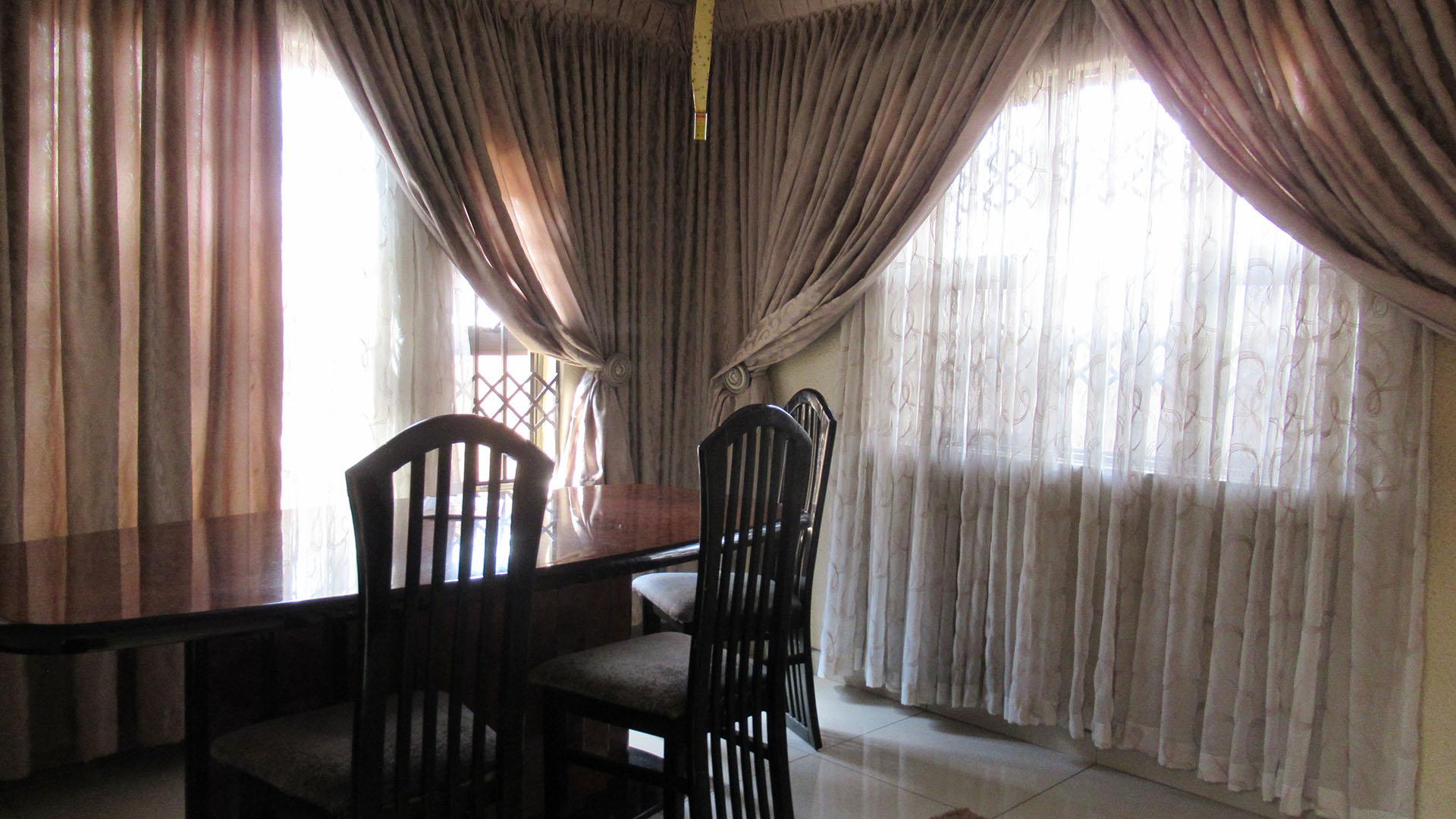 Dining Room - 7 square meters of property in Protea North