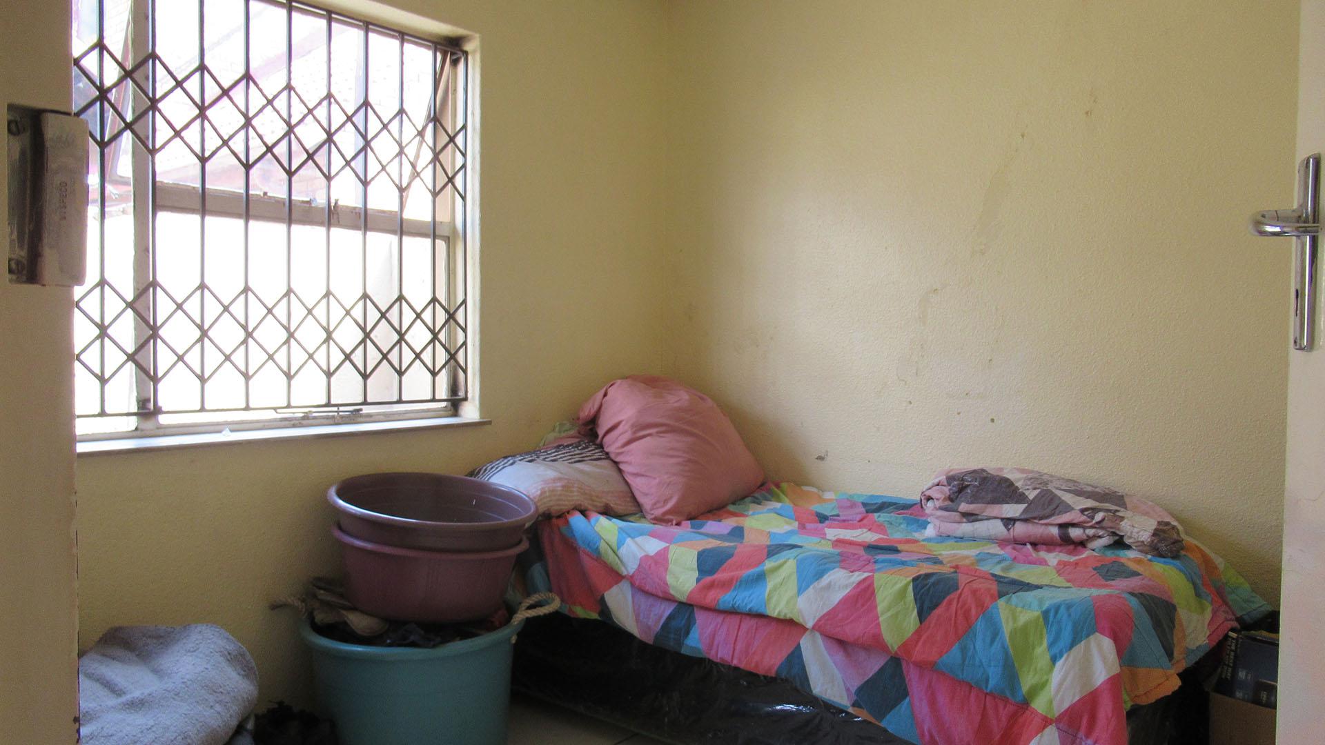 Main Bedroom - 10 square meters of property in Protea North
