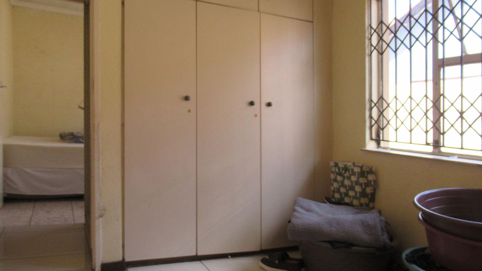 Main Bedroom - 10 square meters of property in Protea North