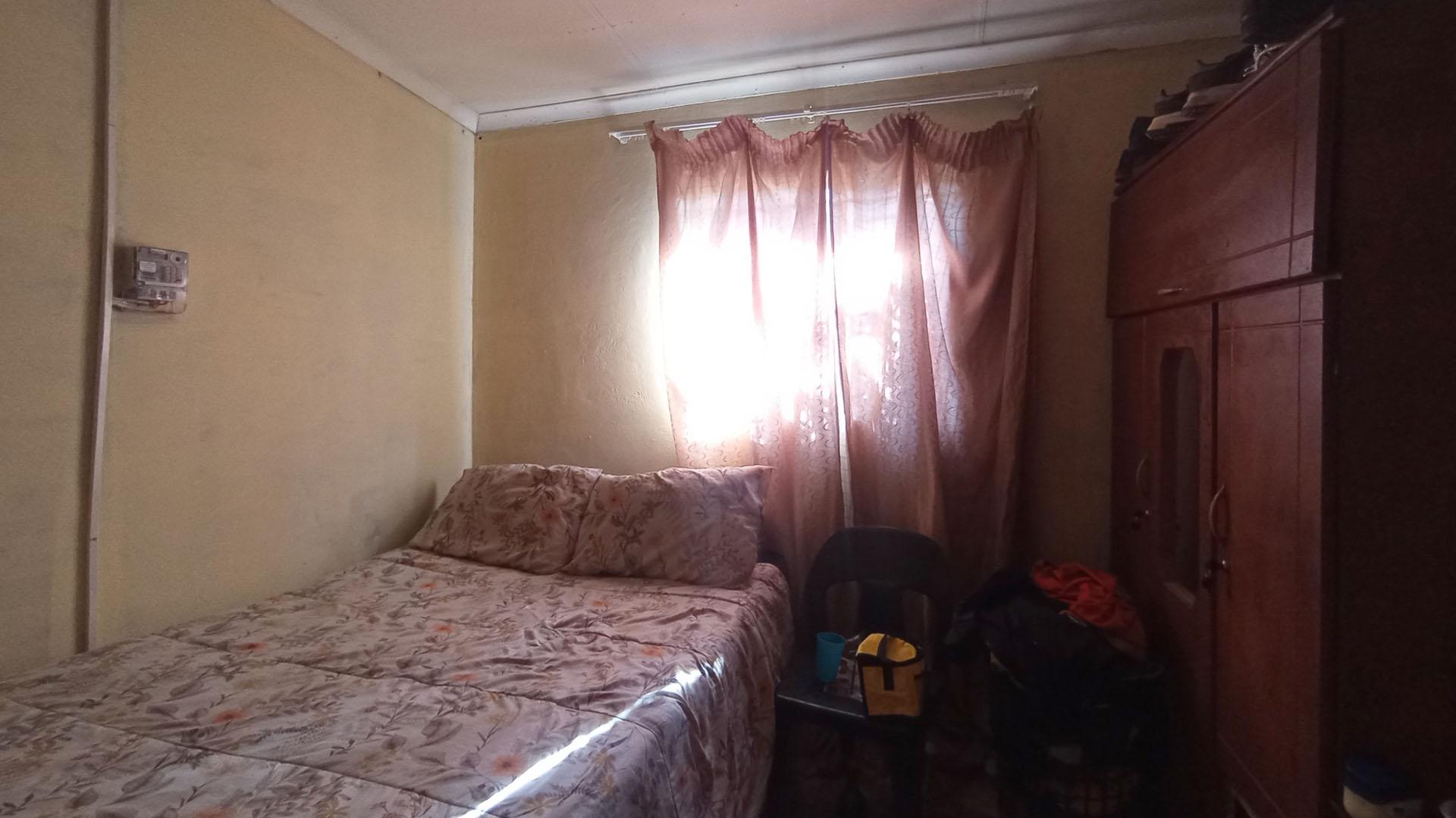 Bed Room 5+ - 20 square meters of property in Soshanguve