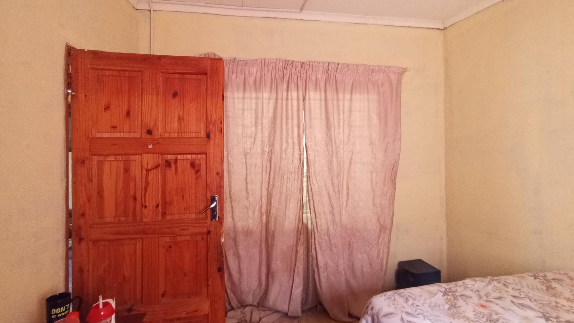 Bed Room 5+ - 20 square meters of property in Soshanguve