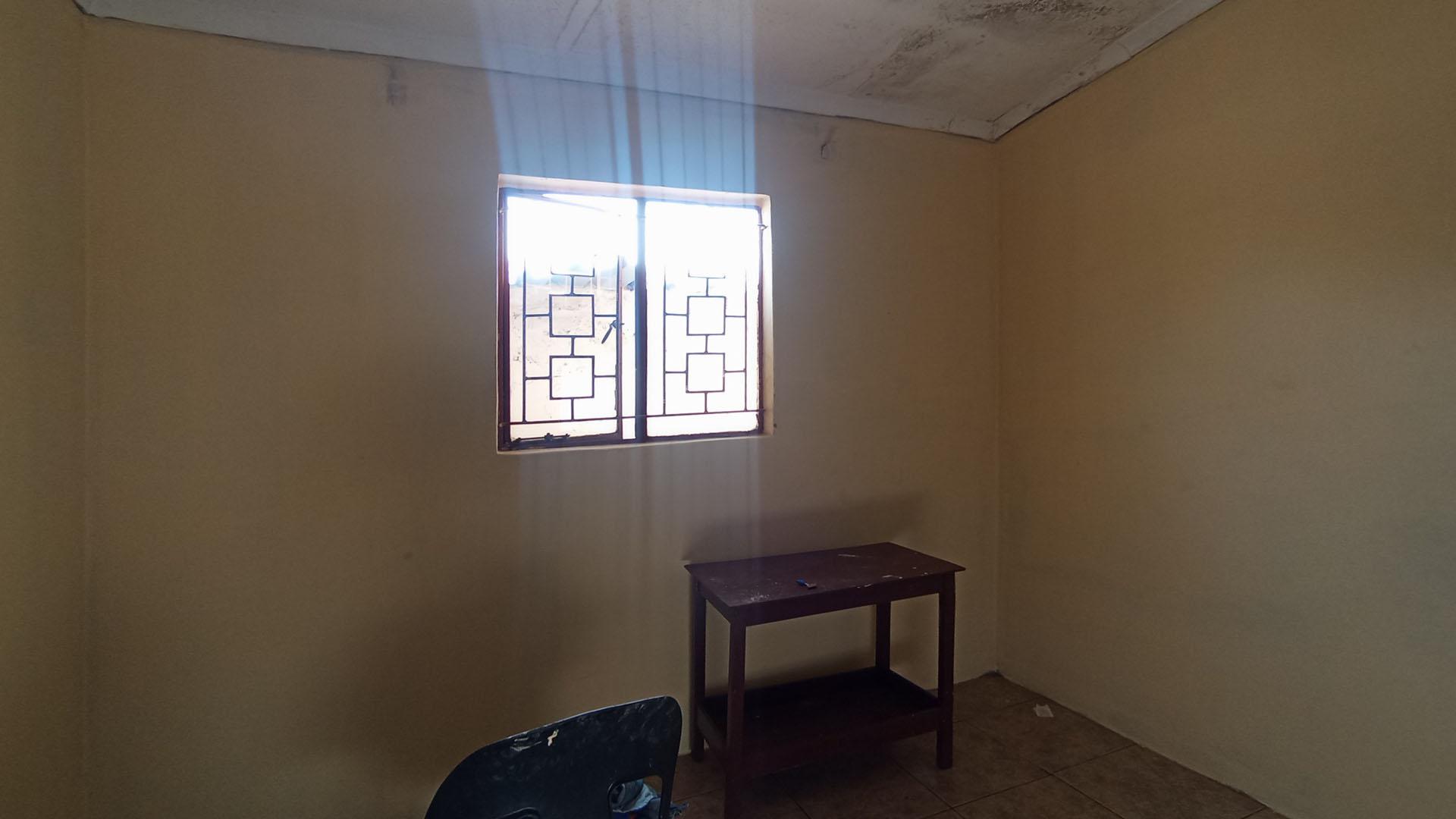 Bed Room 5+ - 20 square meters of property in Soshanguve