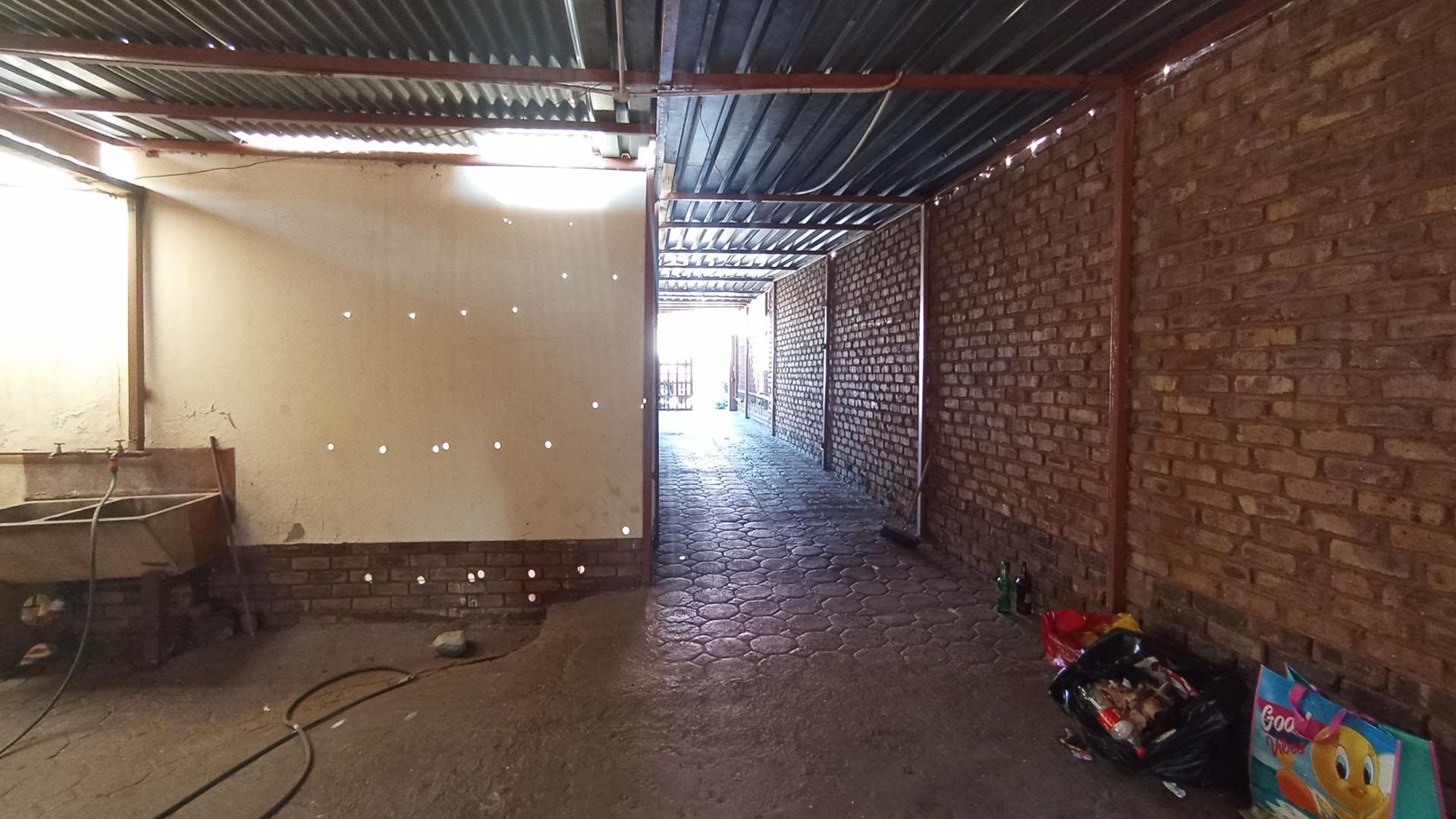 Patio - 160 square meters of property in Soshanguve