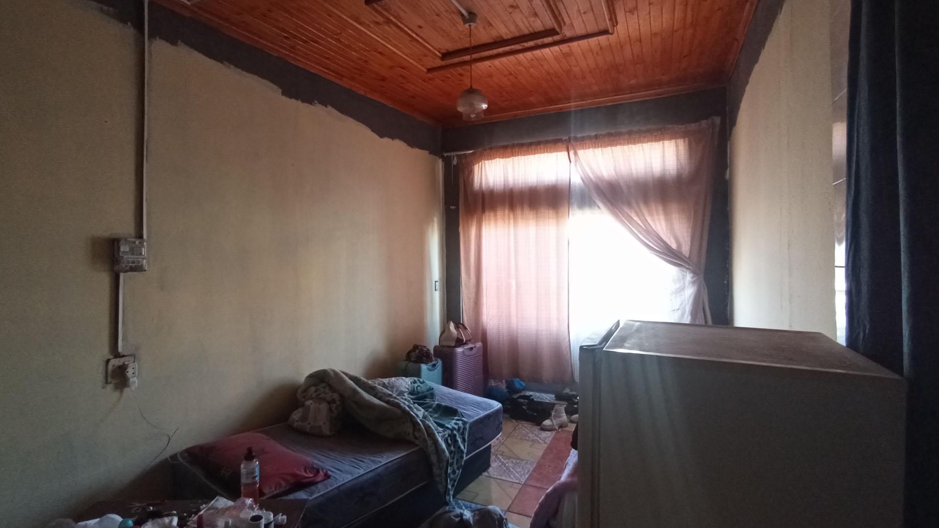 Bed Room 1 - 16 square meters of property in Soshanguve