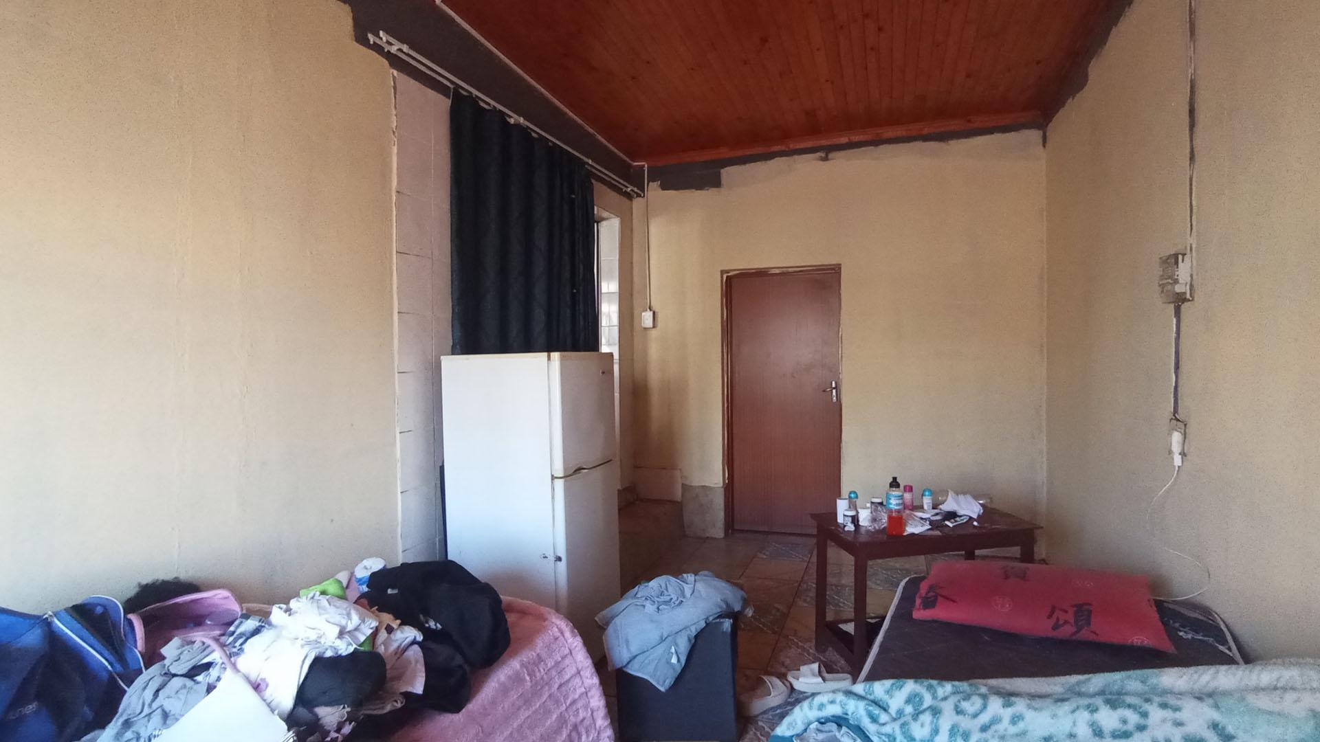 Bed Room 1 - 16 square meters of property in Soshanguve