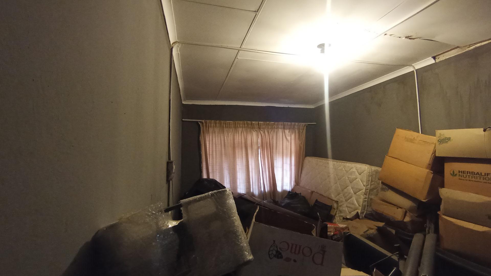 Store Room - 17 square meters of property in Soshanguve