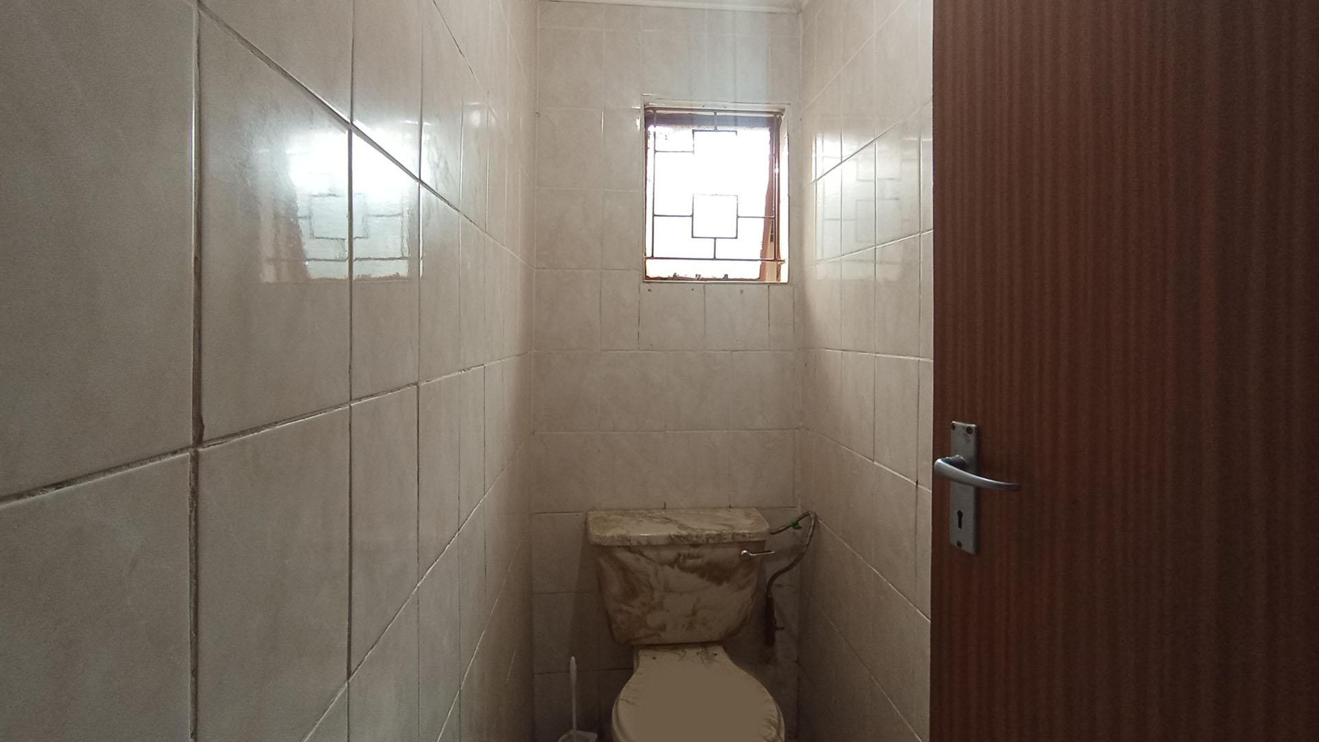 Bathroom 1 - 2 square meters of property in Soshanguve