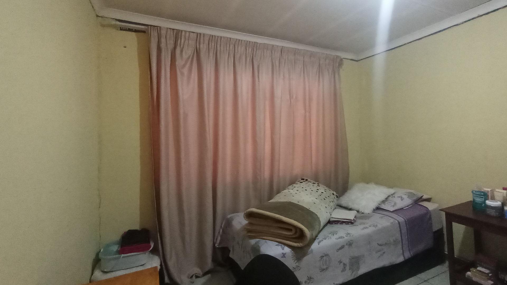 Bed Room 4 - 11 square meters of property in Soshanguve