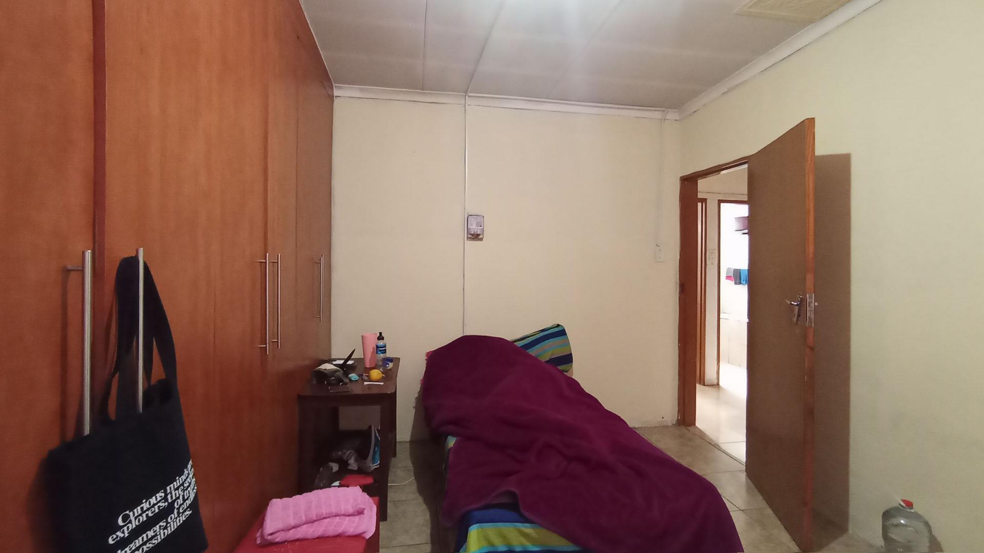 Bed Room 3 - 14 square meters of property in Soshanguve