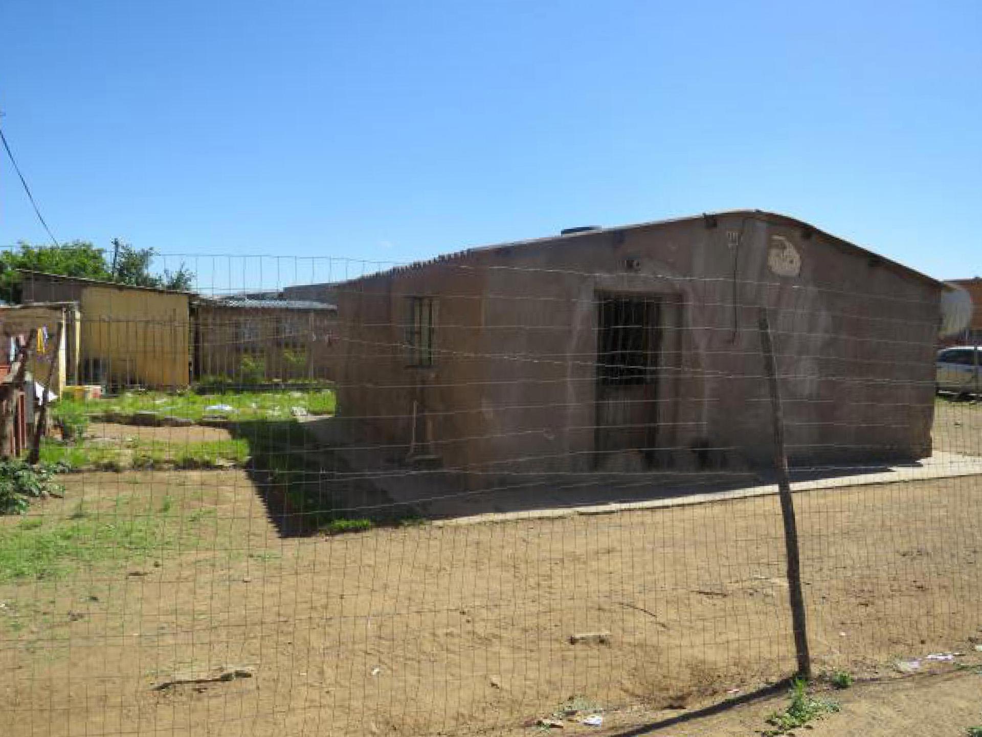 Front View of property in Mlungisi