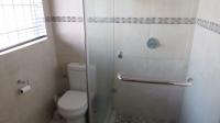 Main Bathroom - 6 square meters of property in Brackenhurst