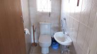 Guest Toilet - 2 square meters of property in Brackenhurst
