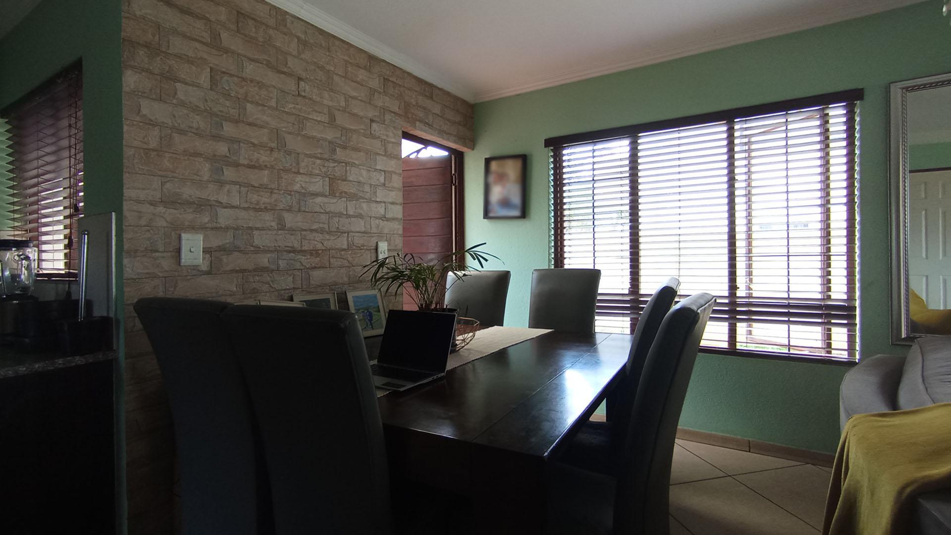 Dining Room - 7 square meters of property in Raslouw