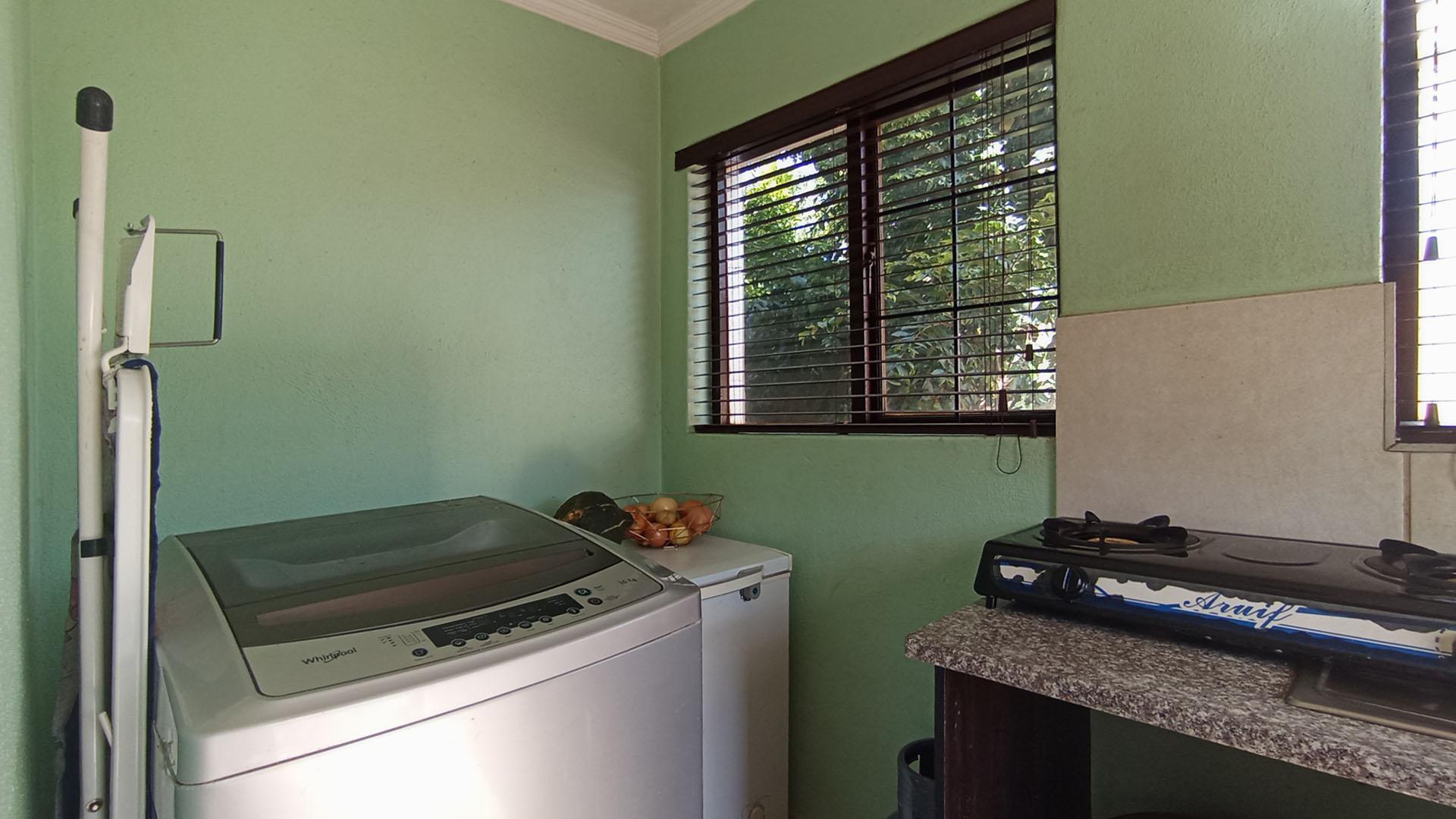 Scullery - 6 square meters of property in Raslouw