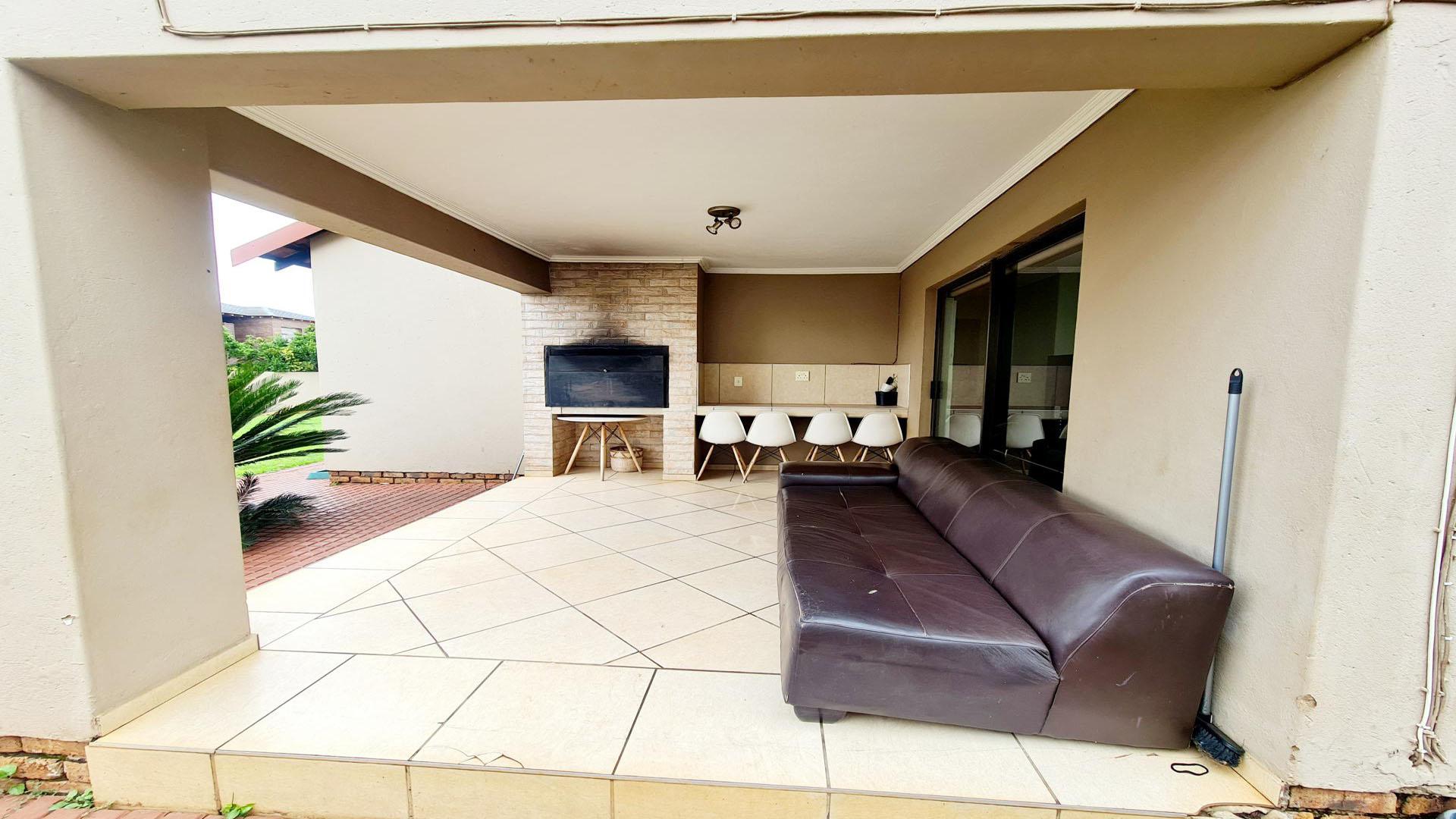 Patio - 18 square meters of property in Raslouw