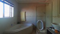 Main Bathroom - 9 square meters of property in Raslouw