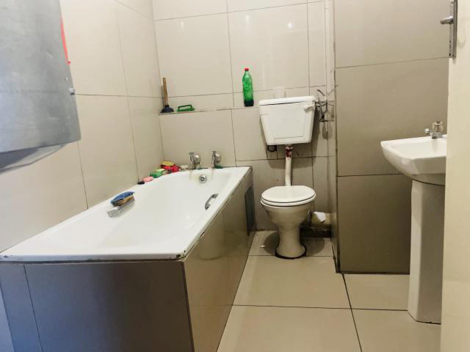 Bathroom 1 of property in Sunnyside