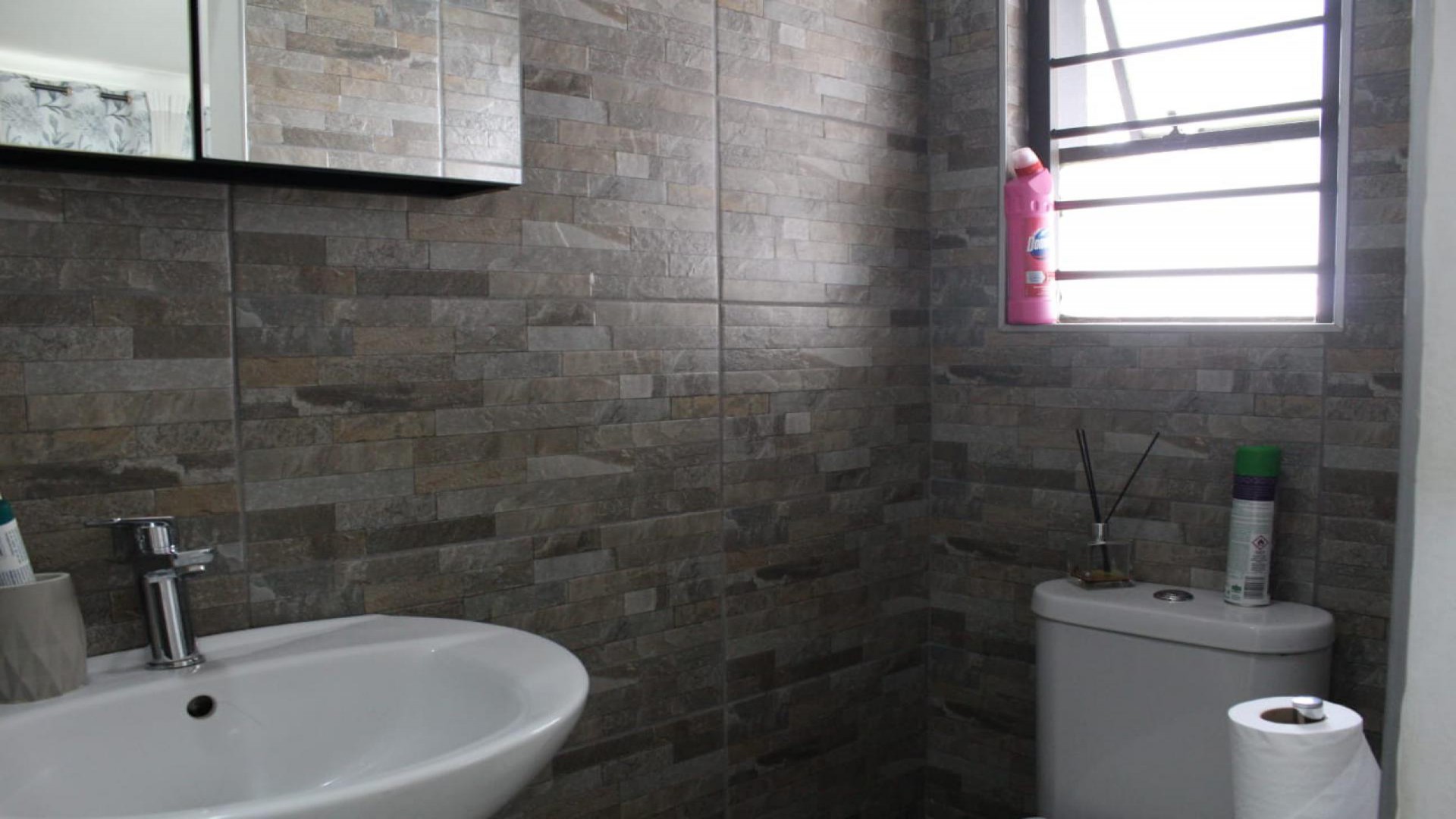 Bathroom 1 of property in Brackenhurst