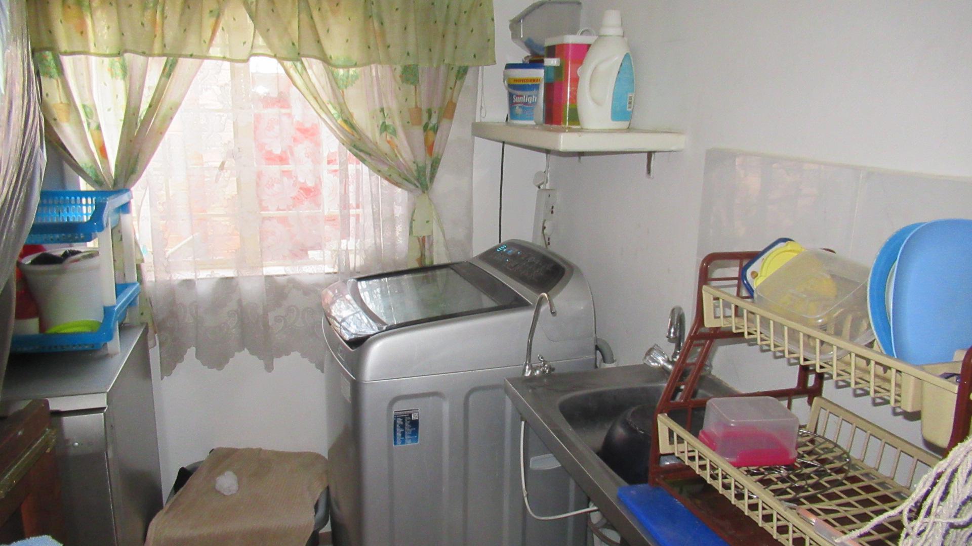 Rooms - 6 square meters of property in Windsor East
