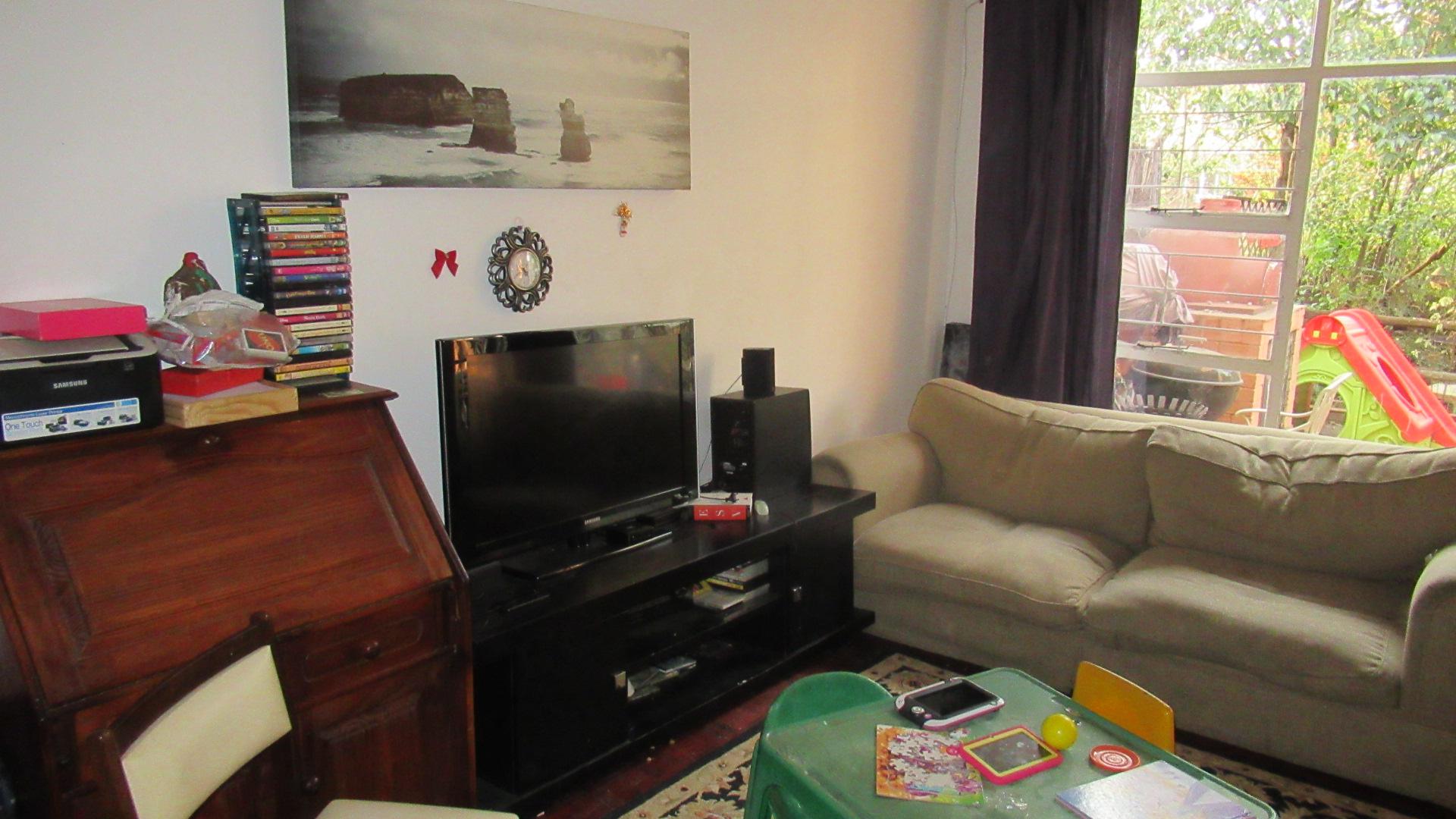 Lounges - 36 square meters of property in Windsor East