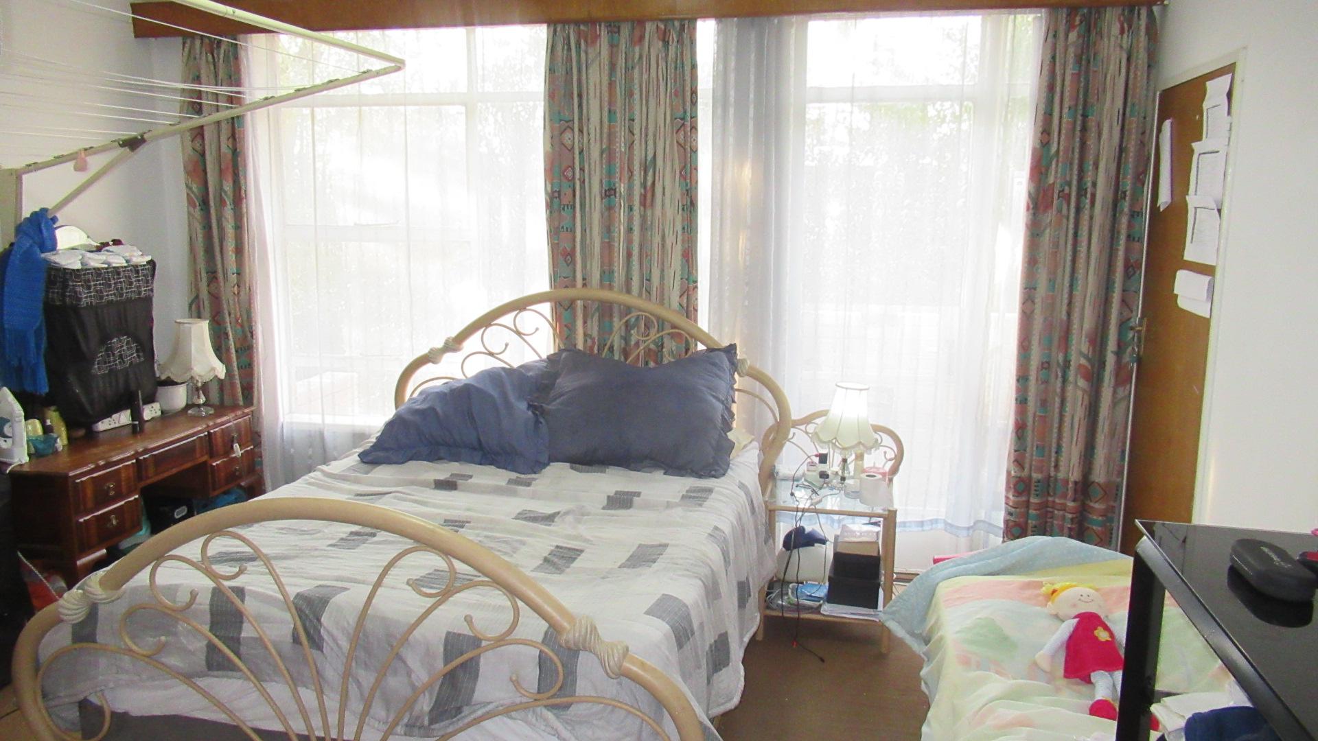 Bed Room 1 - 30 square meters of property in Windsor East