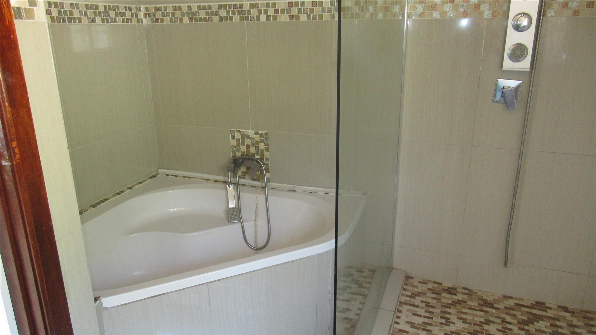Bathroom 1 - 7 square meters of property in Reservoir Hills KZN