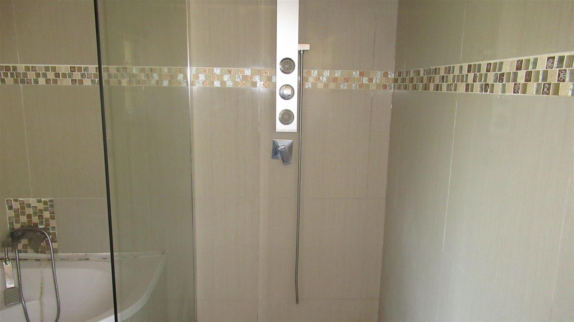 Bathroom 1 - 7 square meters of property in Reservoir Hills KZN