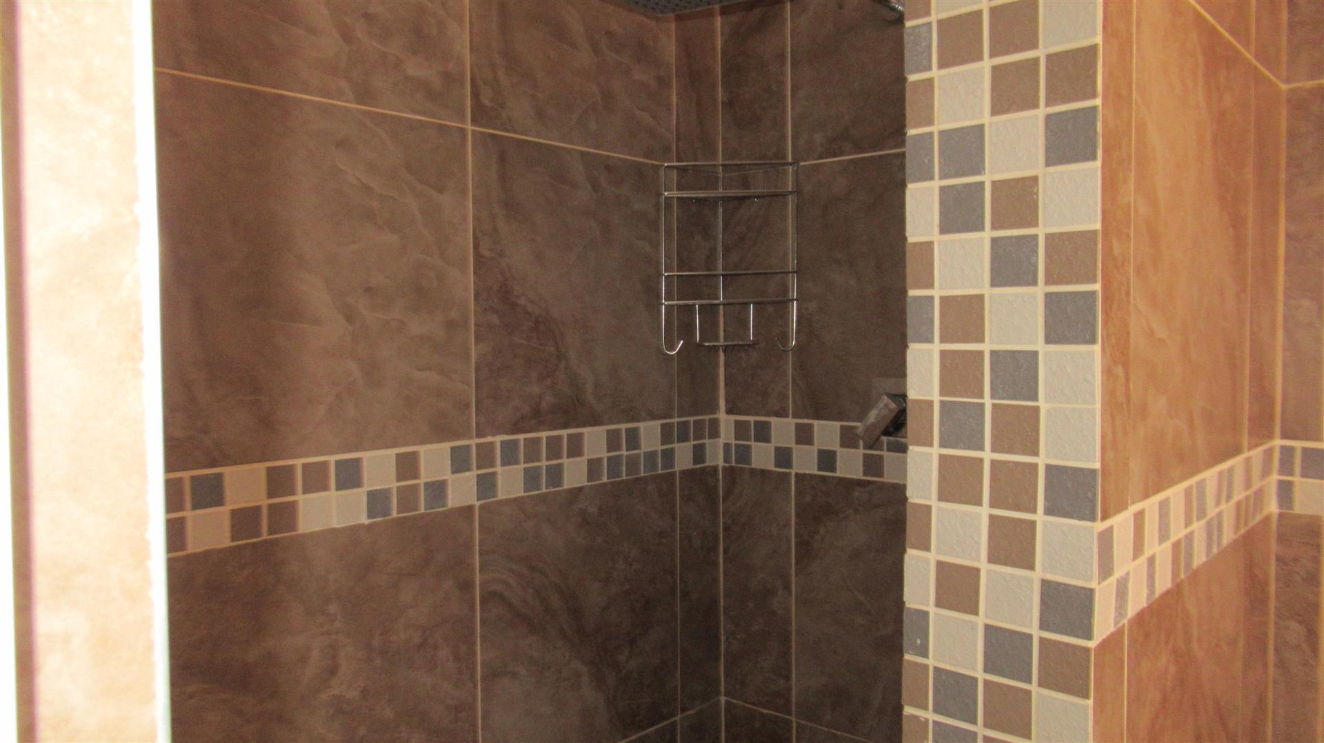 Main Bathroom - 5 square meters of property in Reservoir Hills KZN