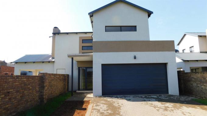 Standard Bank SIE Sale In Execution 3 Bedroom Sectional Title for Sale in Derdepoortpark - MR546564