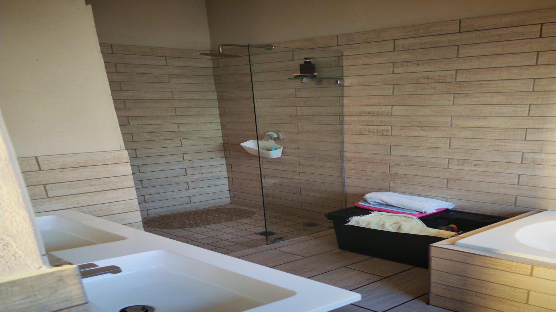 Bathroom 1 - 11 square meters of property in Derdepoortpark