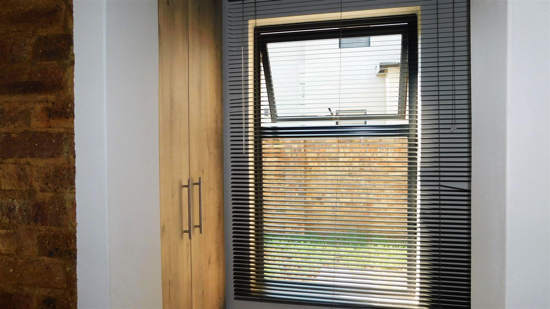 Spaces - 26 square meters of property in Derdepoortpark