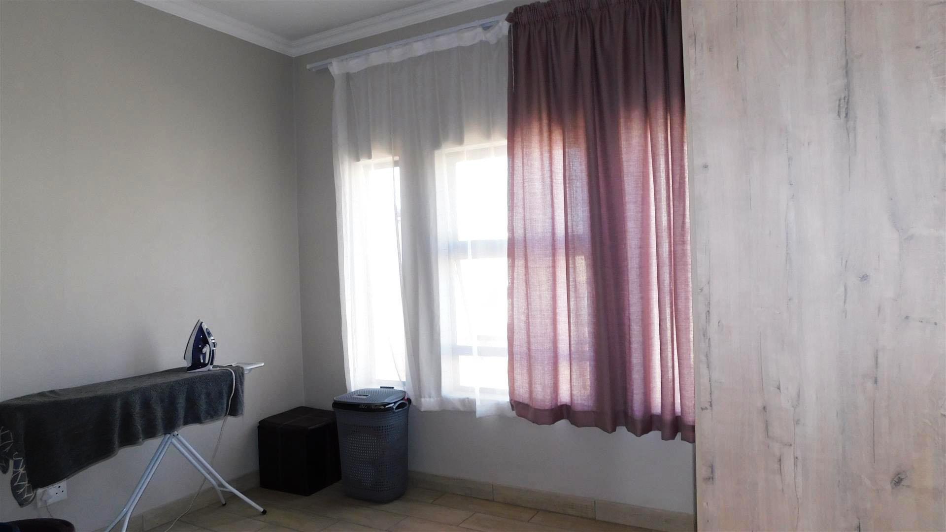 Bed Room 1 - 15 square meters of property in Derdepoortpark