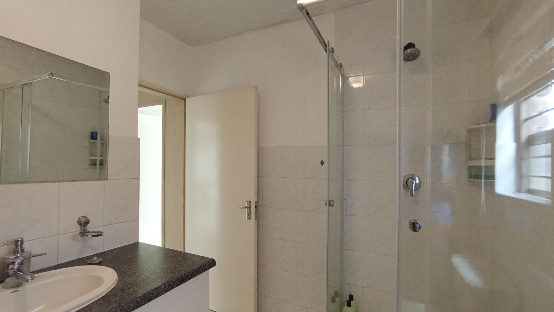 Bathroom 1 - 7 square meters of property in Noordhang