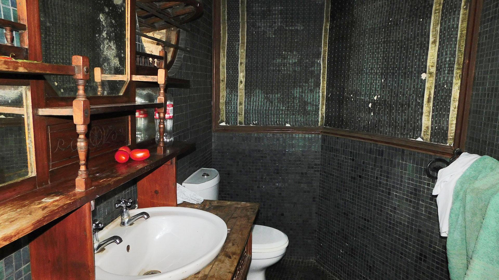 Bathroom 1 - 6 square meters of property in Bothas Hill 