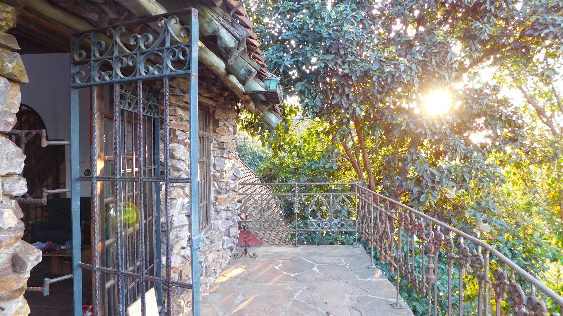 Balcony - 25 square meters of property in Bothas Hill 