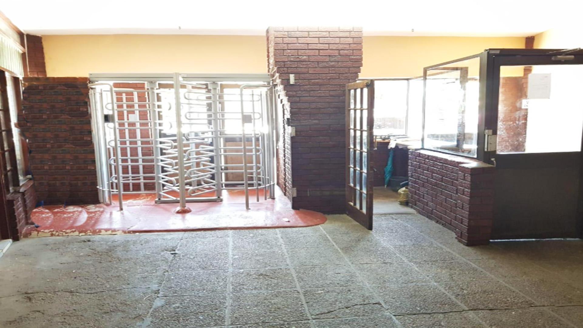 Spaces - 14 square meters of property in Bulwer (Dbn)