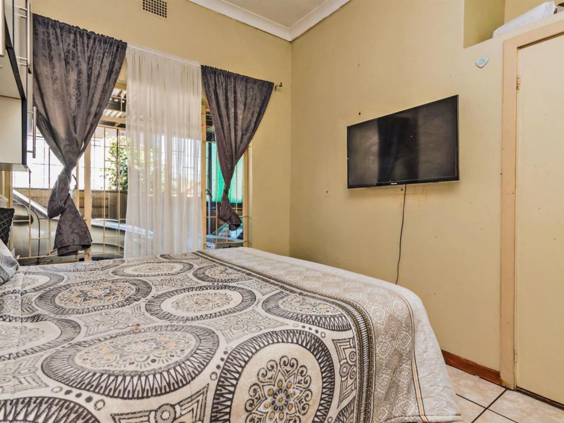 4 Bedroom House for Sale For Sale in Valhalla MR546666 M